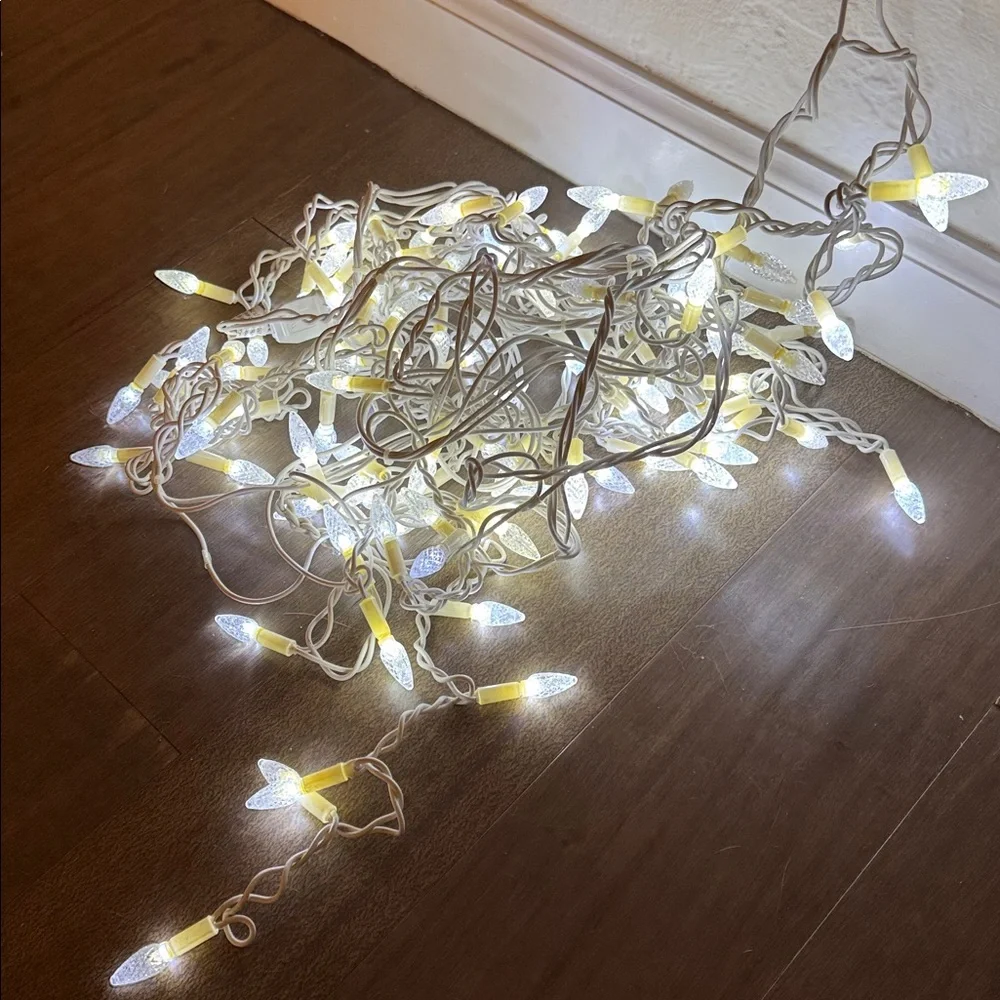 ❤️HOLIDAY WONDERLAND❤️Cool White LED Icicle-Style Lights 105